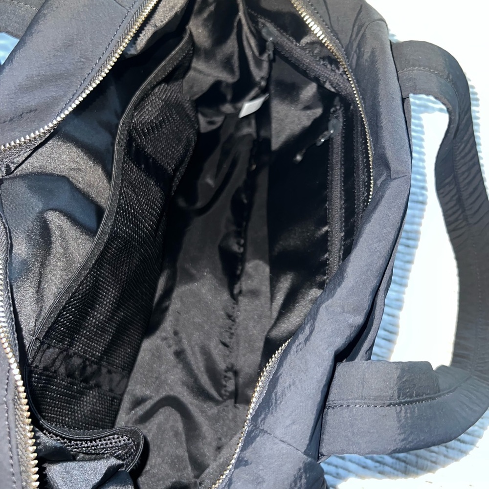 lululemon athletica On My Level Barrell Duffle Bag - Picture 5 of 9
